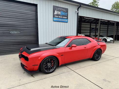 Used 2022 Dodge Challenger SRT RWD image 6