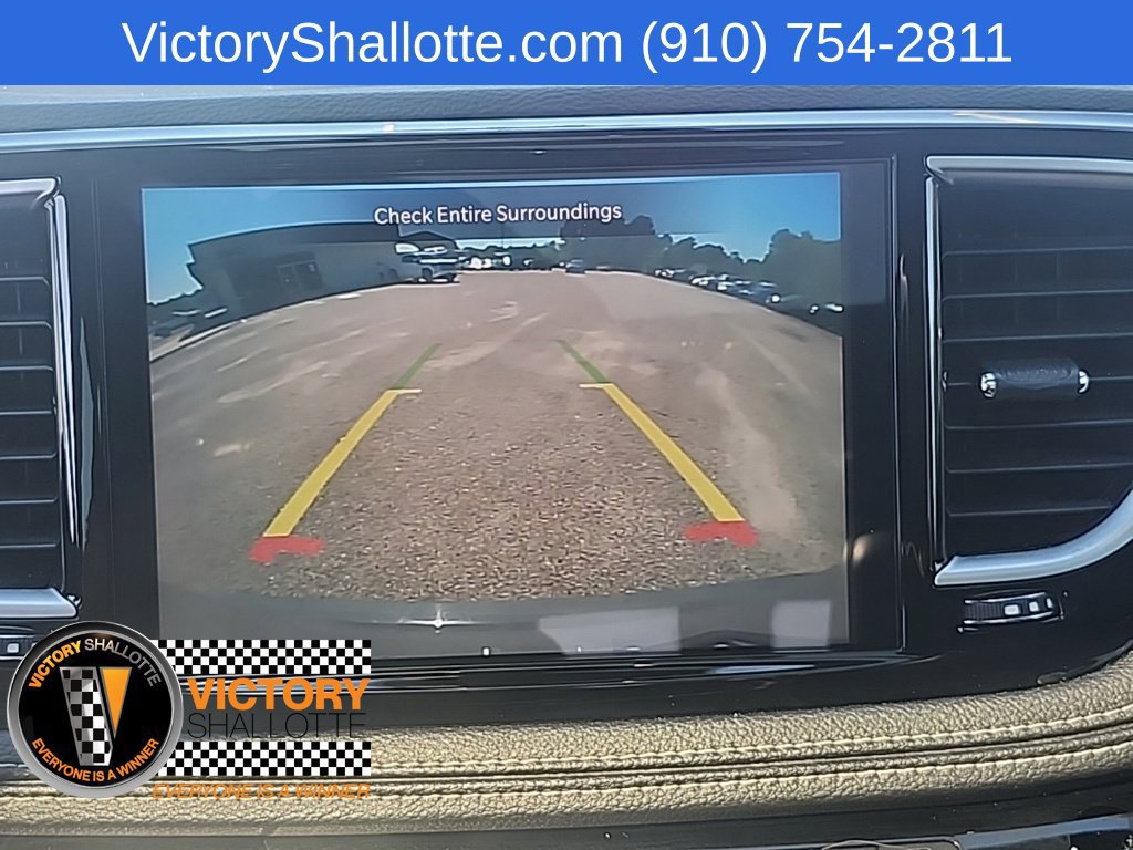 Used 2025 Chrysler Pacifica Limited FWD image 9
