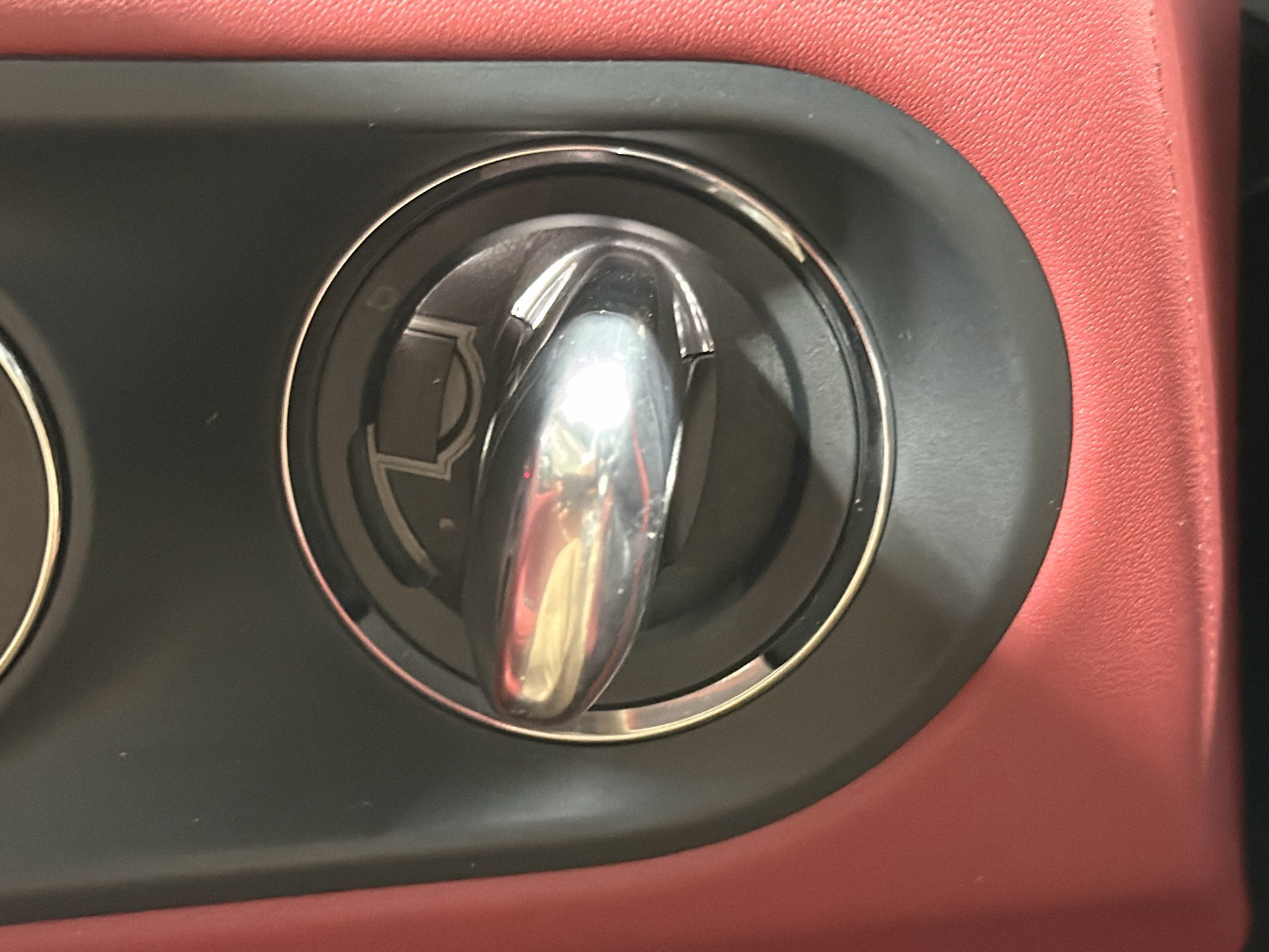 Certified 2026 Porsche Macan AWD/4WD image 35