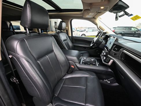 Used 2022 Ford Expedition Max XLT image 26