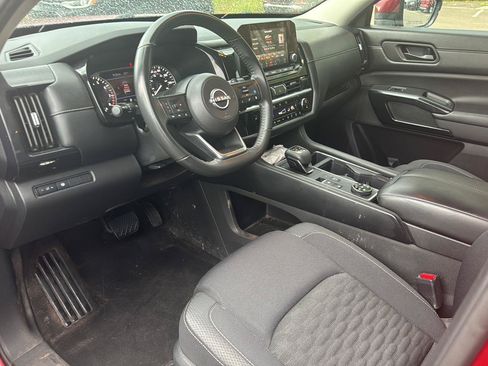 Used 2024 Nissan Pathfinder SV w/ Lighting Package (N92) AWD/4WD image 11