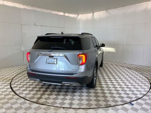 Used 2022 Ford Explorer XLT w/ Equipment Group 202A AWD/4WD image 17
