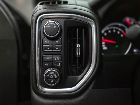 Used 2019 Chevrolet Silverado 1500 LT Trail Boss AWD/4WD image 30