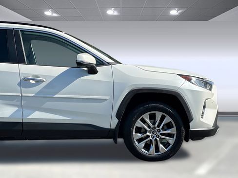 Used 2020 Toyota RAV4 Limited FWD image 33