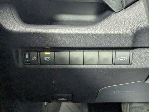 Used 2025 Toyota RAV4 XLE w/ Convenience Package FWD image 17