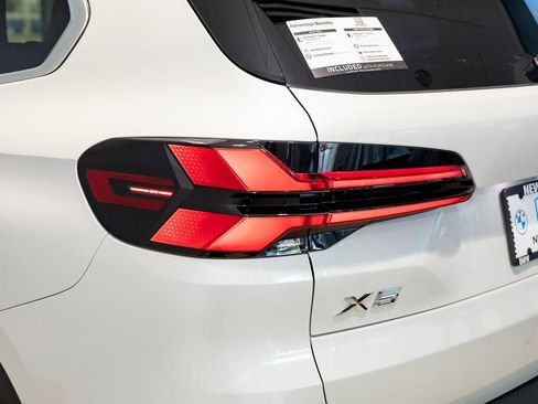 New 2026 BMW X5 xDrive40i w/ Premium Package image 9