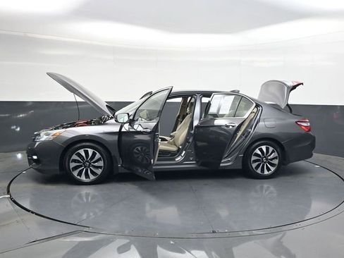 Used 2017 Honda Accord Touring image 37