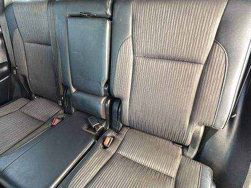 Used 2018 Toyota Highlander Plus w/ Carpet Mat Package (TMS) FWD image 23