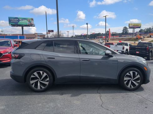 Used 2023 Volkswagen ID.4 Pro image 4