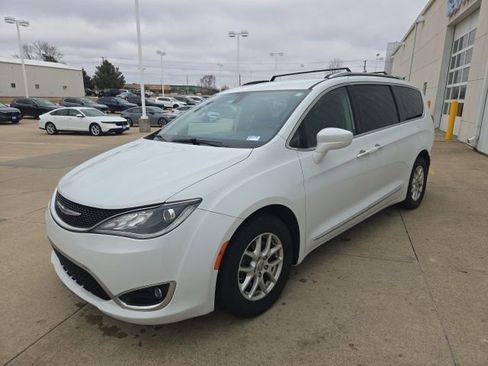 Used 2020 Chrysler Pacifica Touring-L image 4