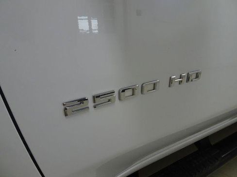 Used 2022 Chevrolet Silverado 2500 LT w/ Convenience Package AWD/4WD image 10