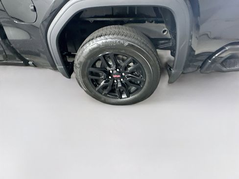 Used 2024 GMC Sierra 1500 Elevation image 11