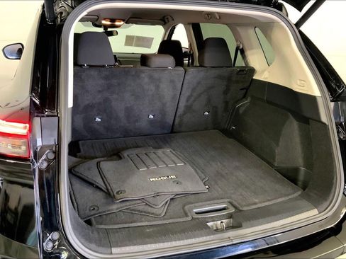 Used 2025 Nissan Rogue SV AWD/4WD image 4