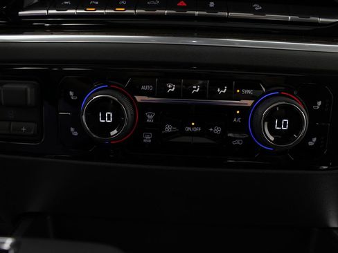 New 2026 Chevrolet Silverado 1500 LT Trail Boss w/ LT Trail Boss Premium Package AWD/4WD image 7