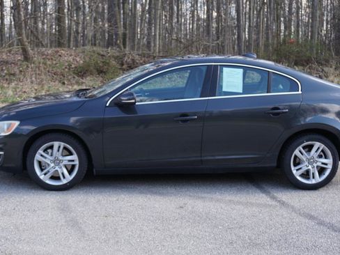Used 2014 Volvo S60 T5 FWD image 2