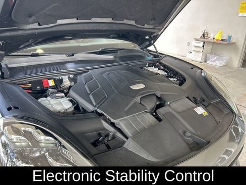 Used 2022 Porsche Cayenne w/ Premium Package Plus image 11