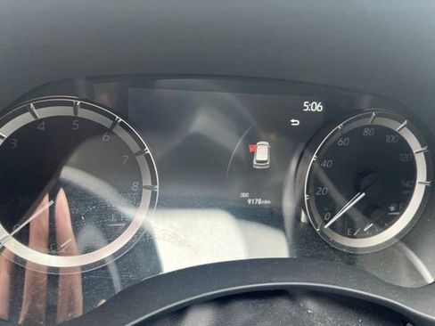 Used 2025 Toyota Highlander XLE AWD/4WD image 2