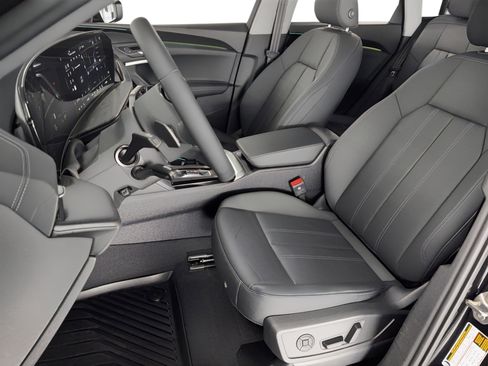 Used 2025 Audi Q5 Premium w/ Convenience Package image 5