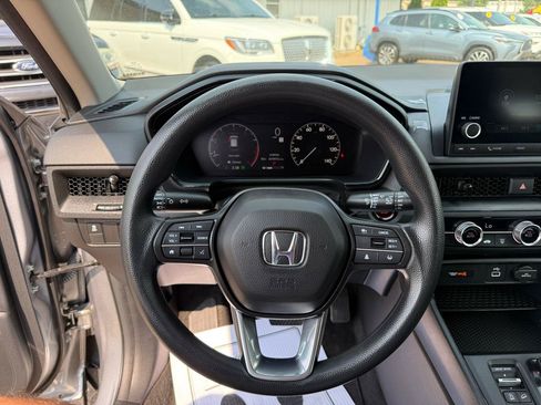 Used 2023 Honda CR-V LX image 11