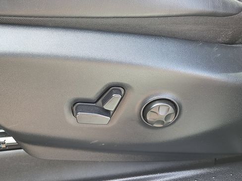 Used 2025 Chrysler Pacifica Limited FWD image 22