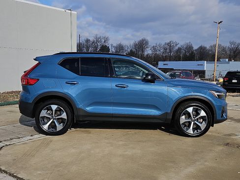 Certified 2023 Volvo XC40 B5 Plus w/ Driver Assist Package image 7