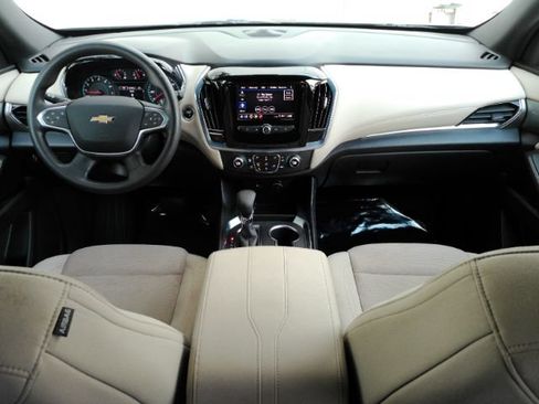 Used 2022 Chevrolet Traverse LS FWD image 3