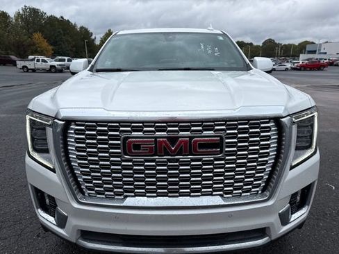 Used 2022 GMC Yukon XL Denali image 8
