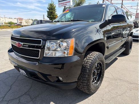 Used 2008 Chevrolet Avalanche LT w/ Convenience Package #1 AWD/4WD image 21