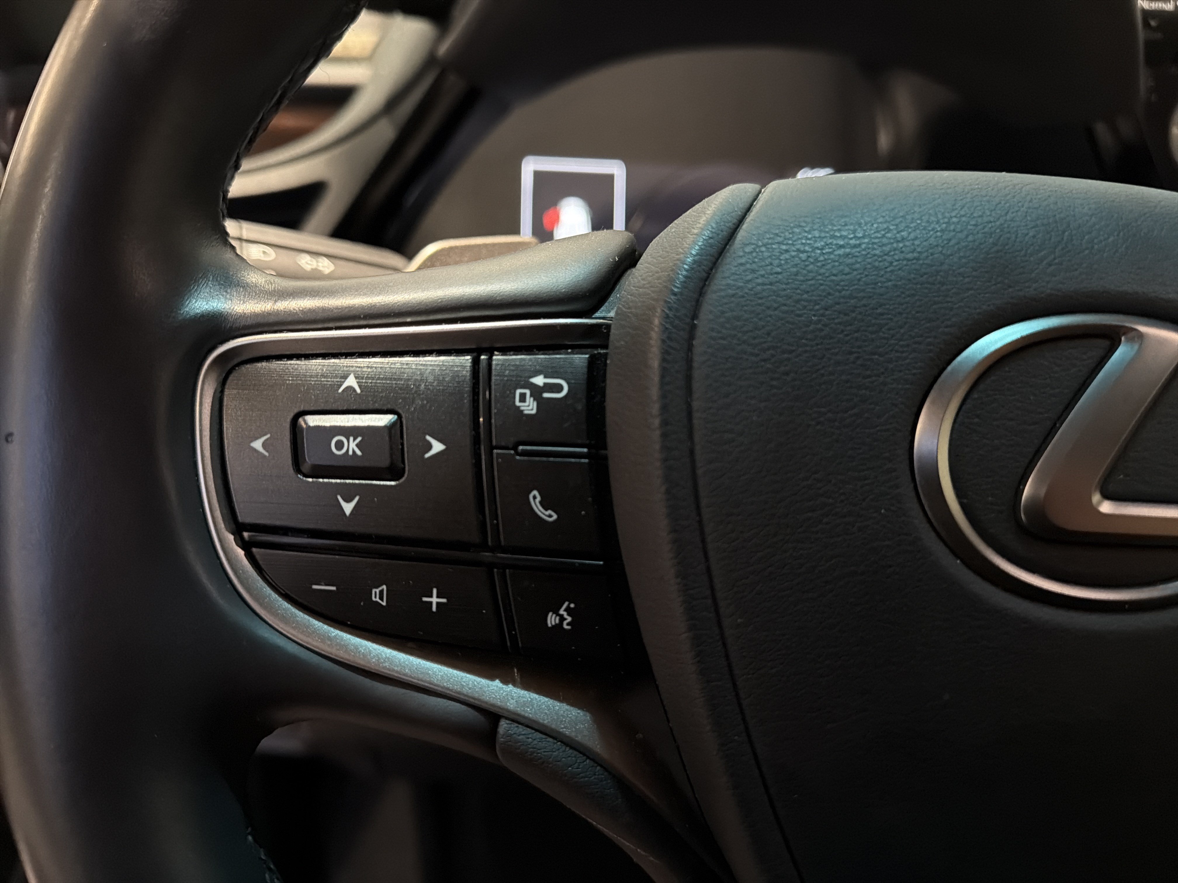 Used 2025 Lexus ES 350 w/ Premium Package FWD image 18