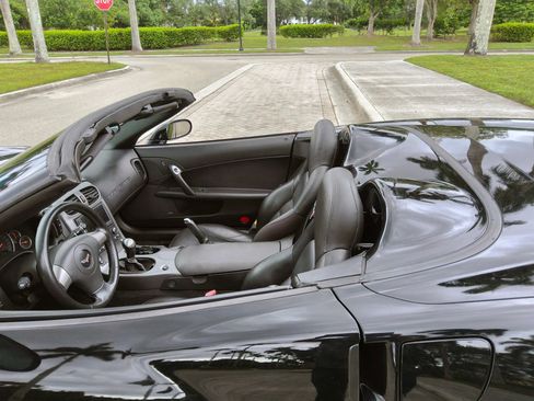 Used 2006 Chevrolet Corvette Convertible w/ Preferred Equipment Group RWD image 28