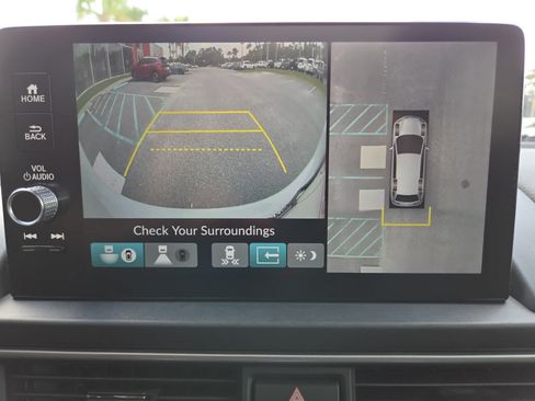Used 2025 Honda Pilot Elite image 12