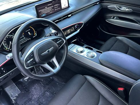 Used 2023 Genesis GV70 2.5T w/ Sport Prestige Package image 11