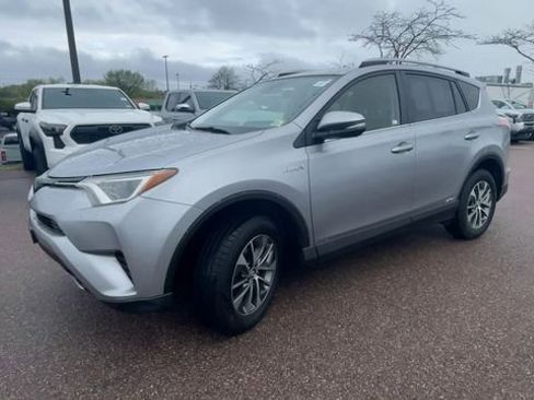 Certified 2018 Toyota RAV4 LE AWD/4WD image 6
