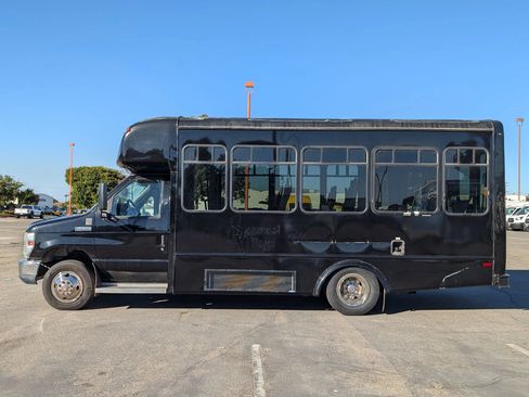 Used 2013 Ford E-450 and Econoline 450 Super Duty w/ Shuttle Bus Prep Pkg RWD image 5