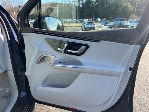 Used 2023 Mercedes-Benz EQE 500 4MATIC SUV image 22
