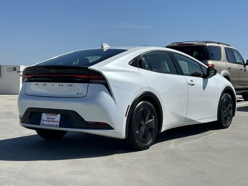 Certified 2025 Toyota Prius LE FWD image 3