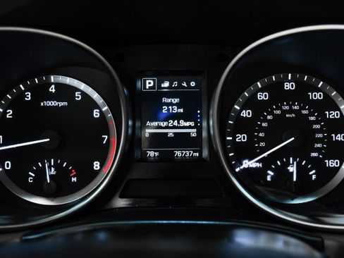 Used 2018 Hyundai Santa Fe SE image 17