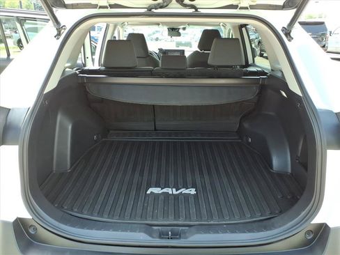 Used 2022 Toyota RAV4 XLE w/ Convenience Package AWD/4WD image 14
