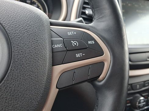 Used 2017 Jeep Cherokee Limited AWD/4WD image 22