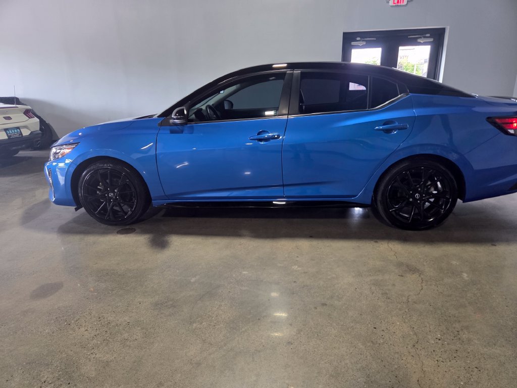 Used 2025 Nissan Sentra SR w/ SR Premium Package FWD image 5