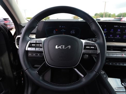 Used 2024 Kia Telluride EX w/ EX Captain's Chair Package FWD image 10