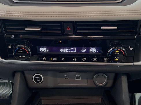 Used 2022 Nissan Rogue SV w/ SV Premium Package image 26