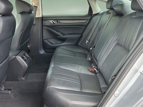 Used 2018 Honda Accord Touring image 12