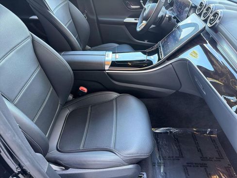 Used 2024 Mercedes-Benz GLC 300 4MATIC image 29