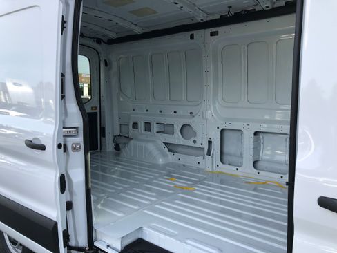 New 2026 Ford Transit 250 148 Medium Roof RWD image 9