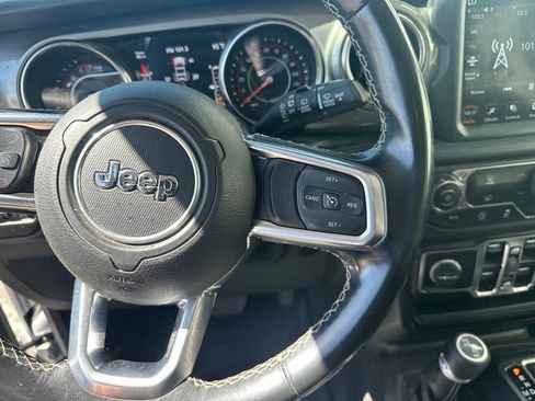 Used 2020 Jeep Wrangler Unlimited Sahara w/ Uconnect 4C Nav & Sound Group AWD/4WD image 9