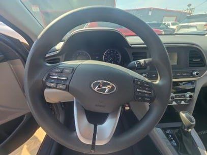 Used 2020 Hyundai Elantra SE FWD image 13