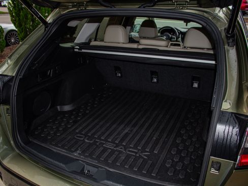 Used 2022 Subaru Outback Limited image 32