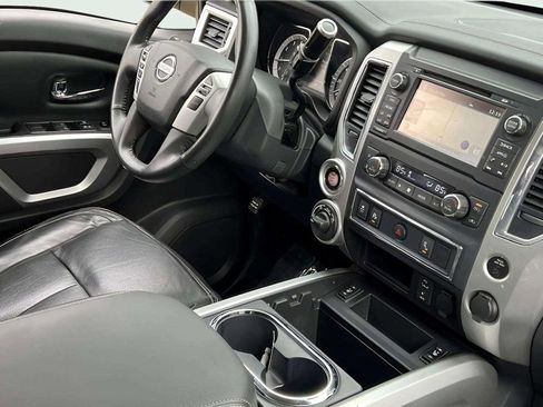Used 2017 Nissan Titan SL image 31