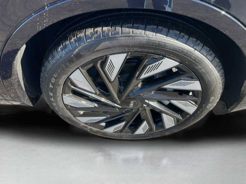 Used 2024 Lincoln Nautilus Reserve w/ Equipment Group 202A image 12